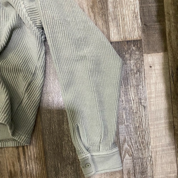 American eagle cropped button up!!! - Picture 3 of 5